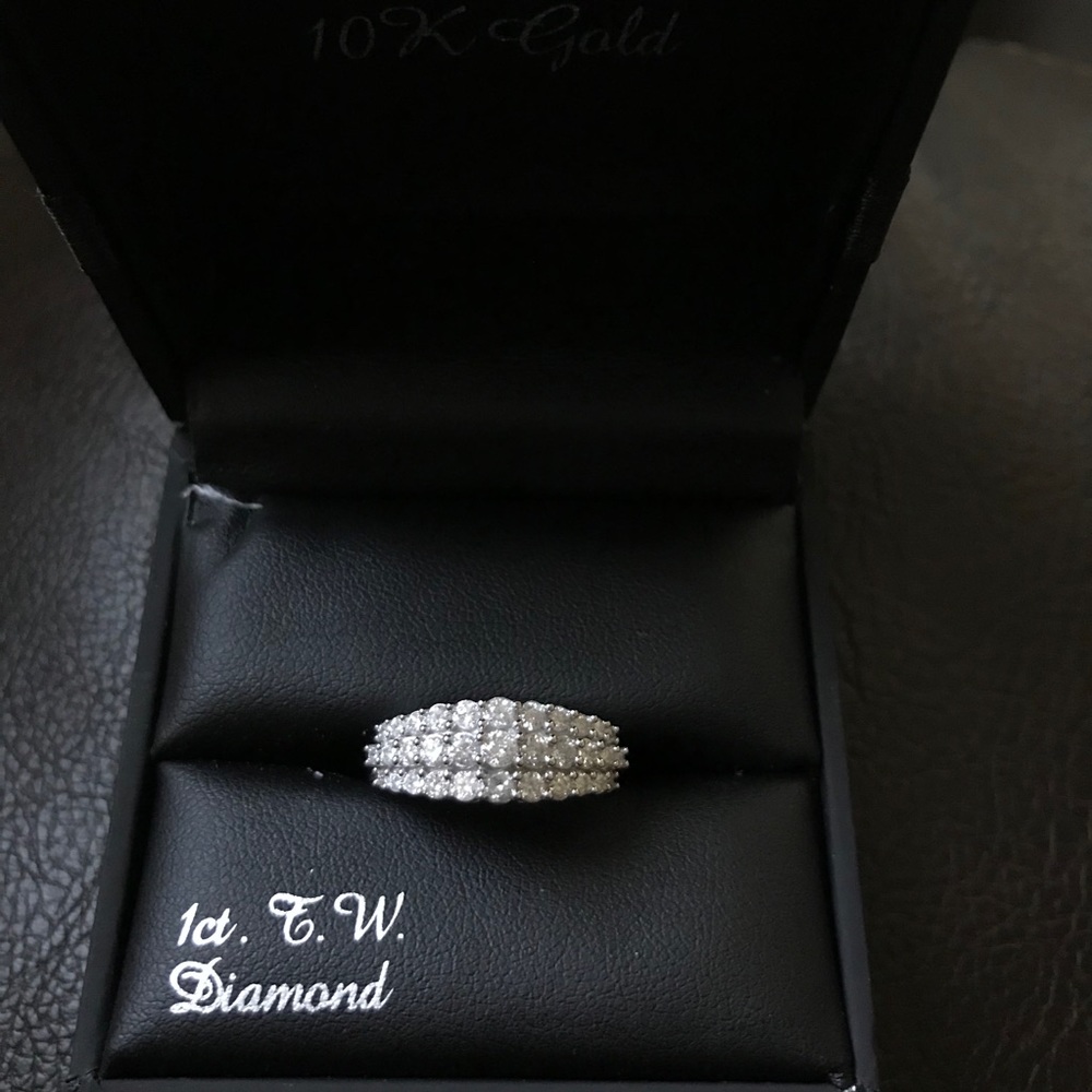 10K White Gold 1ct Diamond Ring